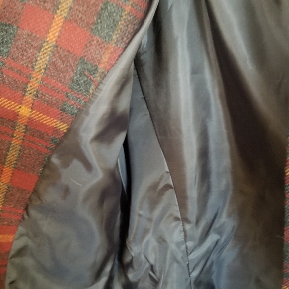 Le Suit Red & Black Plaid 4 Button Blazer - Picture 6 of 8
